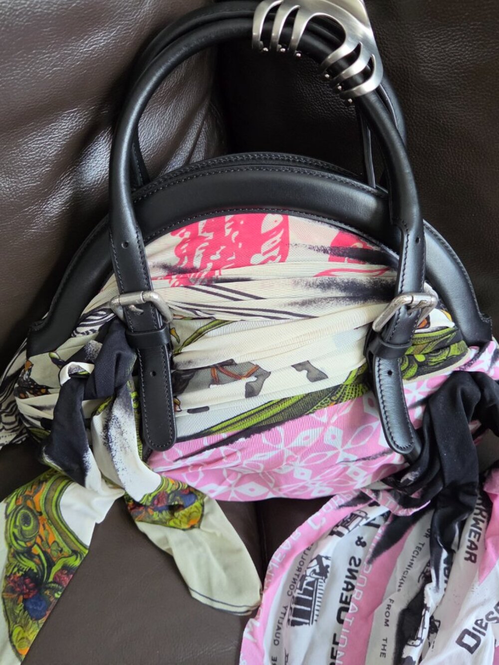 Handbag - Picture 2 of 3
